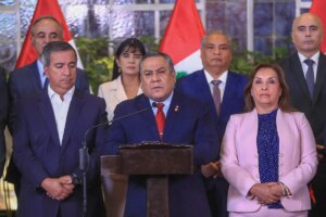 El Gobierno de Perú, en caída libre