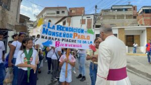 El Obispo bendice a los niños