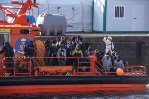 El PSOE propone regularizar a los migrantes que hayan llegado a España antes del 31 de diciembre de 2024