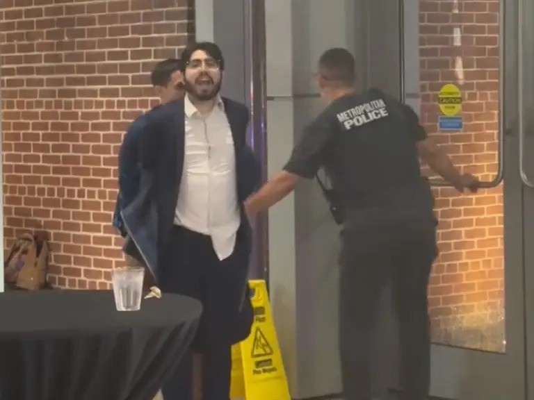 El asesino de la pareja de embajada israelí en Washington fue acusado por homicidio