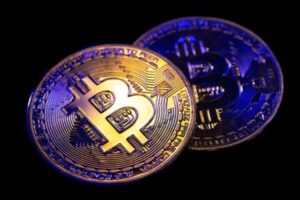 El bitcoin supera los 100.000 dólares, impulsado por el acuerdo entre EEUU y Reino Unido