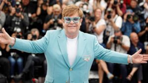 El cantante Elton John crítica duramente la idea de dar derechos de autor a la Inteligencia Artificial
