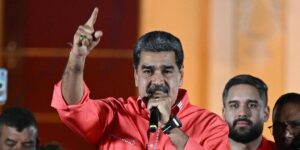 El chavismo se adjudica la victoria en las elecciones legislativas y regionales mientras la oposición desafía el resultado: «El 85% no votó»
