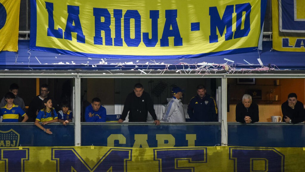 El club Boca Juniors prohíbe la entrada a un medio por comentarios racistas - AlbertoNews
