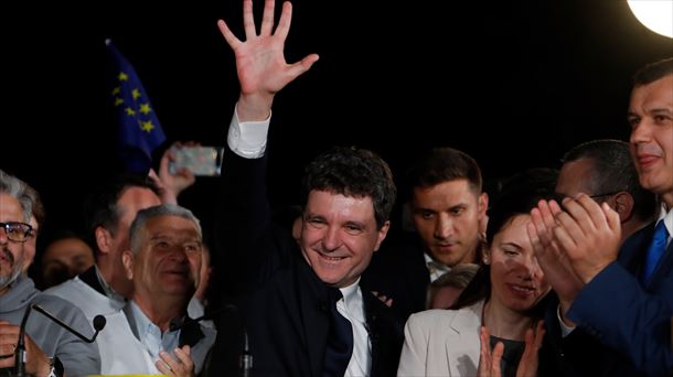 El europeísta Nicusor Dan da la sorpresa y gana las elecciones presidenciales en Rumanía