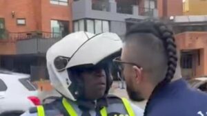 El mensaje que le envió agente de tránsito a hombre que lo insultó con comentarios racistas en Cali: 'Lo perdono'