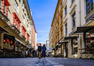 El país europeo que busca hispanohablantes y ofrece sueldos de hasta 5.000 euros mensuales sin necesidad de ciudadanía