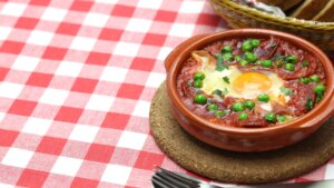 El plato típico de Sevilla poco conocido perfecto para descubrir en la Feria de Abril