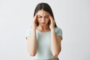 El primer tratamiento para la migraña que podría 'cortarla' de raíz