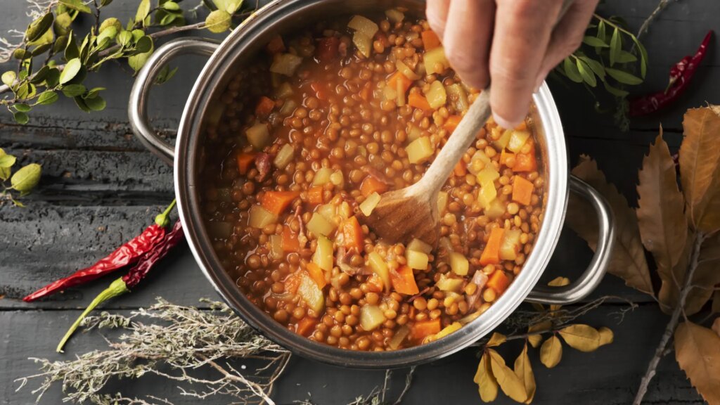 El truco del nutricionista Pablo Ojeda para preparar unas lentejas mucho más completas