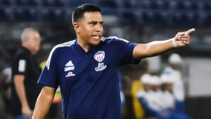 El venezolano César Farías confesó que se guindó a golpes con un futbolista de su equipo (VIDEO)