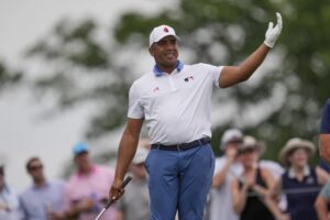 El venezolano Jhonattan Vegas lidera el Campeonato de la PGA - AlbertoNews