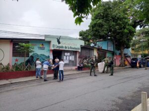 La gran abstención parece haber sido lo más reseñable de los comicios legislativos y de gobernadores que se realizaron el domingo 25 de mayo en Venezuela.