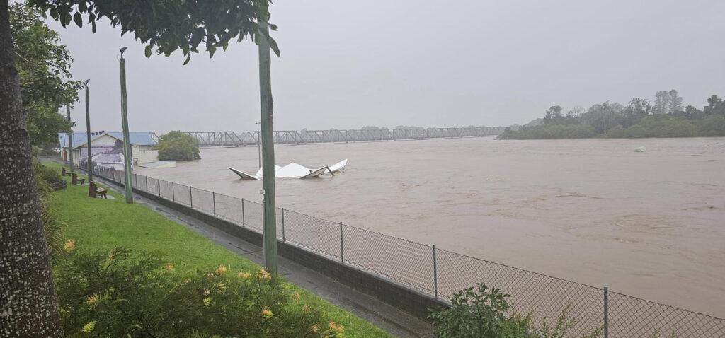 Elevan a cuatro los fallecidos por las inundaciones en Australia con miles de afectados - AlbertoNews