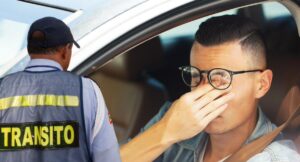 En qué casos hay multa de $ 604.054 por no usar gafas al conducir