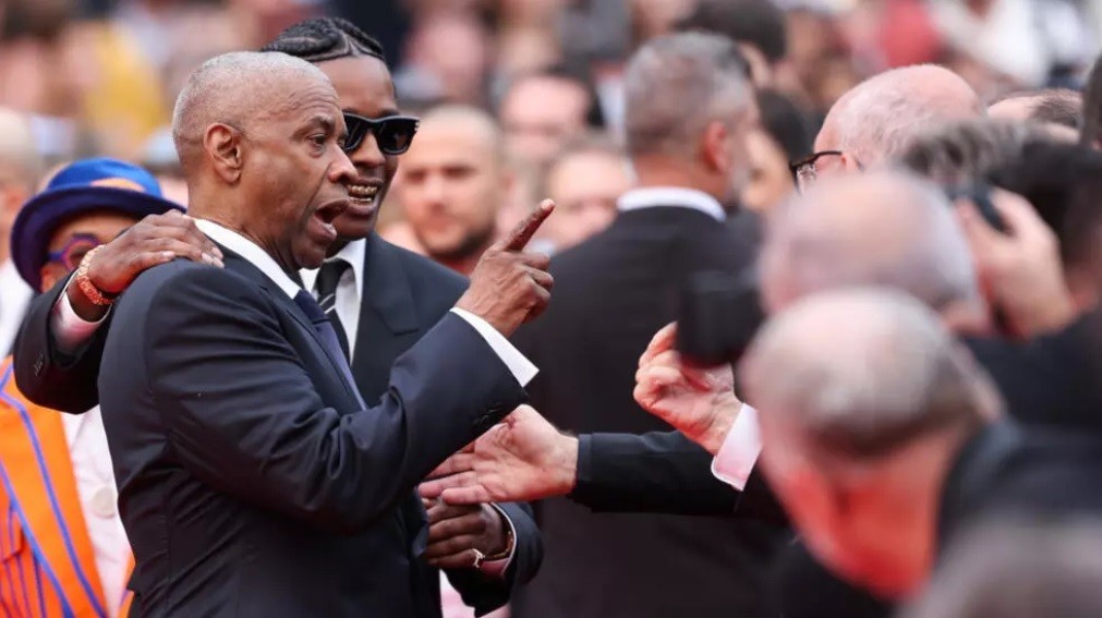 Encontronazo entre Denzel Washington y un fotógrafo en la alfombra roja de Cannes - AlbertoNews