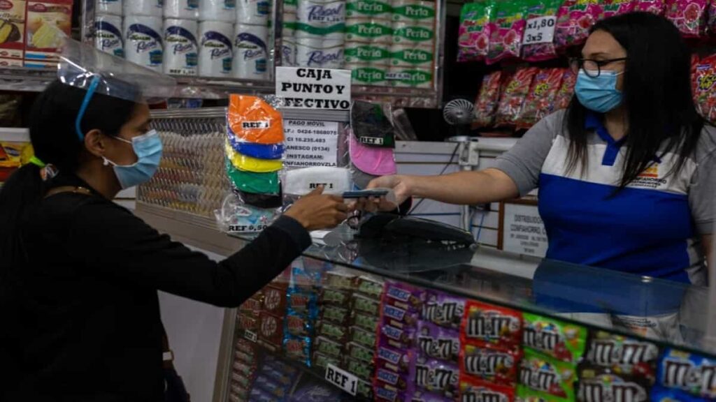 Está siendo "inviable" para los comercios manejar un negocio que tiene compromisos en divisas