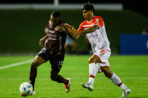 Estudiantes recibe a Carabobo en la clasificación a octavos de final
