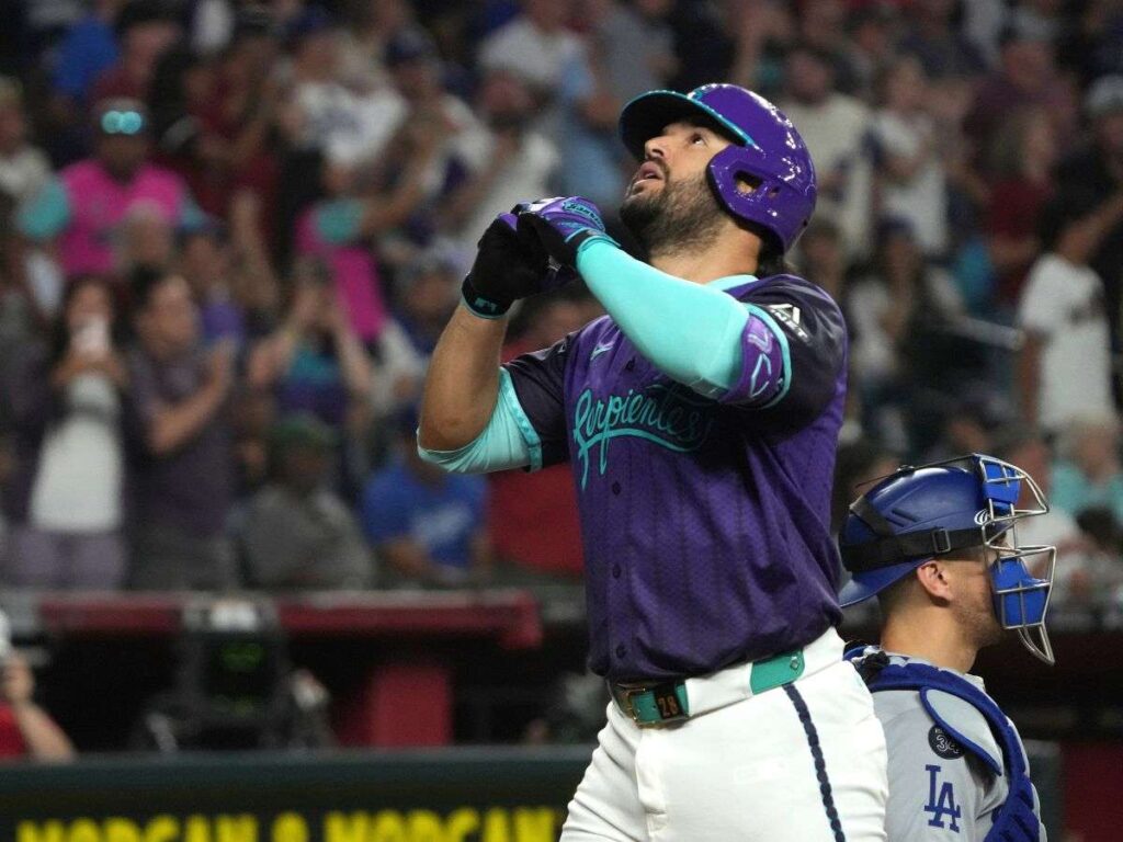 Eugenio Suárez vuelve a descoser la pelota
