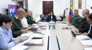 Extienden por dos semanas más el horario laboral reducido