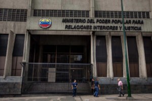 Extienden por dos semanas más reducción de horario en instituciones públicas