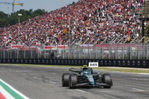 F1: Aston Martin ve luz al final del túnel y Fernando Alonso saldrá quinto en Imola