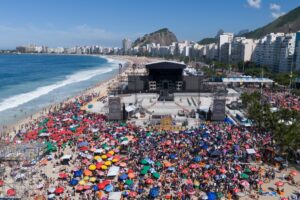 Fans se aglomeran en Rio de Janeiro para el concierto gratuito de Lady Gaga - AlbertoNews