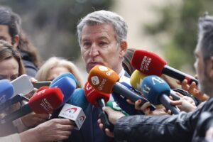 Feijóo dice que Sánchez "se calló" en el Congreso y no respondió a sus preguntas porque "está rodeado" y "tiene miedo"