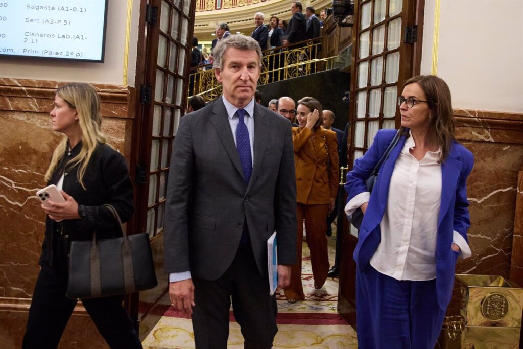 Feijóo pregunta a Sánchez si "avala la gestión" de Cerdán y el presidente defiende su honestidad y le ataca con Ayuso