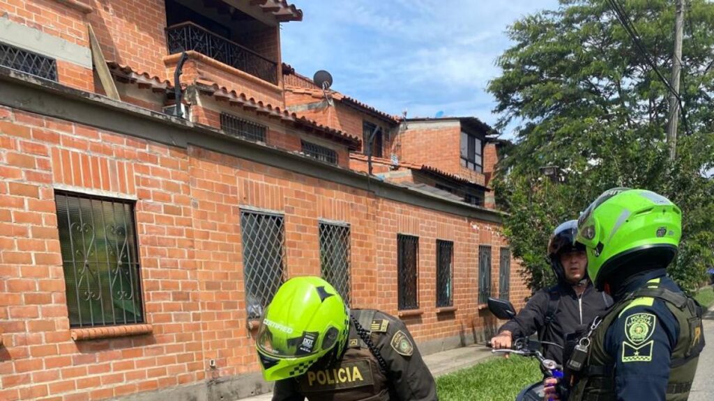 Funcionario del CTI evitó que un hombre agrediera con arma blanca a un agente de tránsito, en el sur de Cali