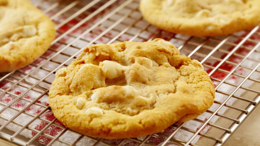 Galletas proteicas rellenas con mantequilla de coco y sin gluten, una receta ideal para saciar el antojo de dulce