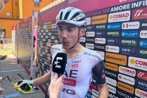 Giro de Italia: La última desgracia de Ayuso, una picadura de avispa, le hace abandonar el Giro maldito: "No puedo ver por el ojo derecho"