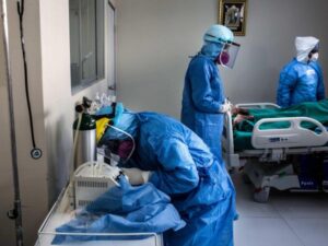 Gobernadores advierten riesgos en atención en hospitales | Regiones | Economía