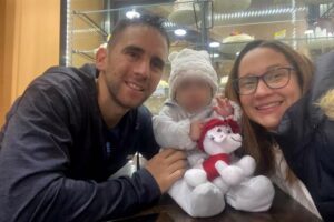 Gobierno de Milei confirma que esposa e hijo de gendarme Nahuel Gallo llegaron a Argentina