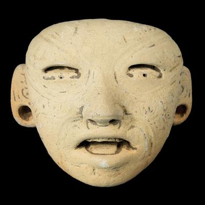 Hallaron unas inusuales “marionetas” antiguas sobre una pirámide: ¿Quién las creó y por qué las dejó ahí?