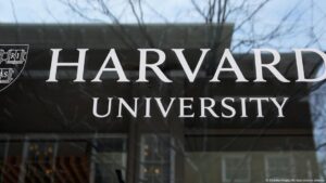 Harvard pone demanda contra veto a estudiantes extranjeros – DW – 23/05/2025