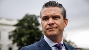 Hegseth ordena recorte del 20% en altos mandos de EE.UU. – DW – 06/05/2025
