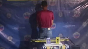 Hombre somete a su pareja con un cuchillo en La Guaira