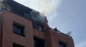 Incendio deja dos personas afectadas por inhalación de humo