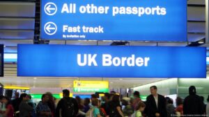Inmigración neta en Reino Unido cayó casi 50 % en 2024 – DW – 22/05/2025