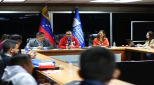 Instalan comisión para evaluar aranceles universitarios