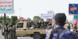 Israel bombardea el aeropuerto de la capital de Yemen