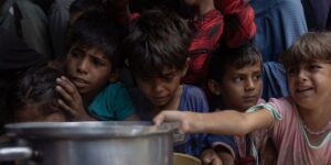 Israel golpea con dureza a una Gaza en la que 14.000 niños corren riesgo de morir por hambruna