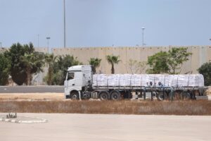 Israel informa de la entrada de 107 camiones con ayuda humanitaria en Gaza durante la jornada del domingo