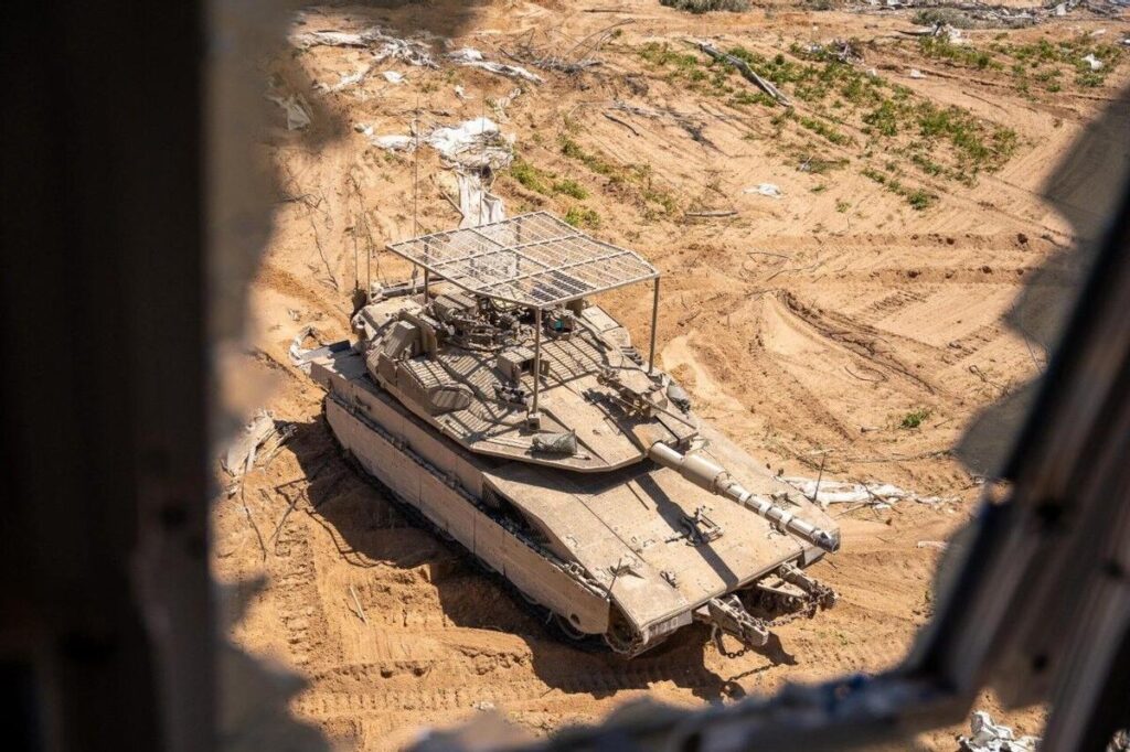 06/05/2025 GAZA, May 6, 2025  -- This photo released by Israel Defense Forces on May 6, 2025 shows Israeli troops operating in the southern Gaza Strip. Israeli Prime Minister Benjamin Netanyahu warned on Monday that the country's new offensive in the Gaza Strip would be "intensive," referring to a plan approved by his security cabinet on escalating the ongoing campaign in Gaza. POLITICA Europa Press/Contacto/Chen Junqing