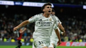 Jacobo rescató al Madrid en la última jugada y retrasó el título del Barca