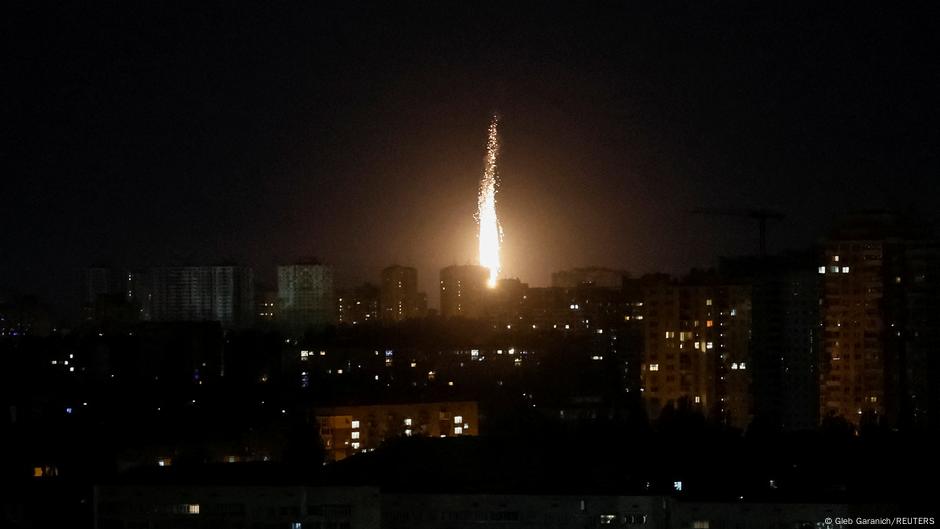 Kiev bajo alerta por ataque de drones y misiles rusos – DW – 25/05/2025