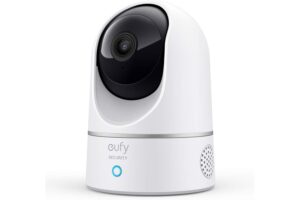 eufy Security IndoorCam Camara vigilancia WiFi Interior, 2K Pan & Tilt, Reconocimiento de Personas, con Asistente de Voz, Sensor de Movimiento, sin Tarifa mensual, No se Requiere HomeBase