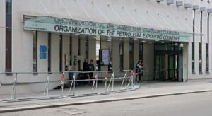 La OPEP+ incrementará su producción en 411.000 barriles diarios en junio