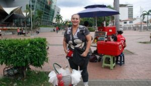 La historia de Dayana, una madre venezolana que busca su sustento en las calles de Cúcuta - AlbertoNews